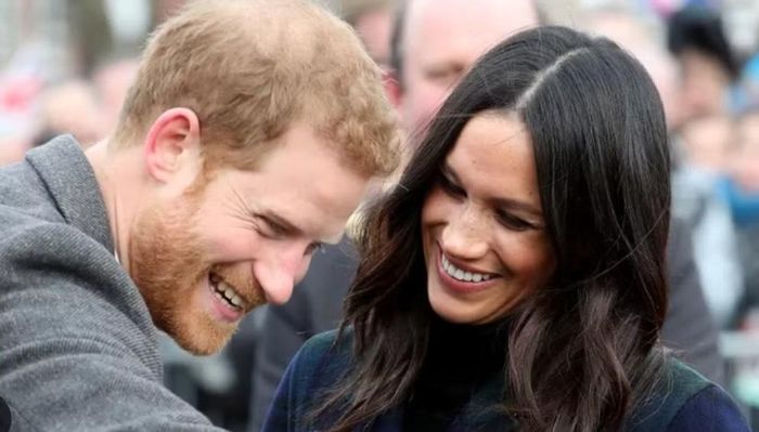 Hoàng tử Harry và 6 nguyên đơn khác được Tòa án Tối cao London yêu cầu tạm ứng hơn 9,5 triệu bảng Anh, tương đương 13 triệu USD, án phí cho Associated Newspapers Limited (ANL), nhà xuất bản báo Daily Mail, sau khi thua kiện trong vụ tranh chấp quyền riêng tư.