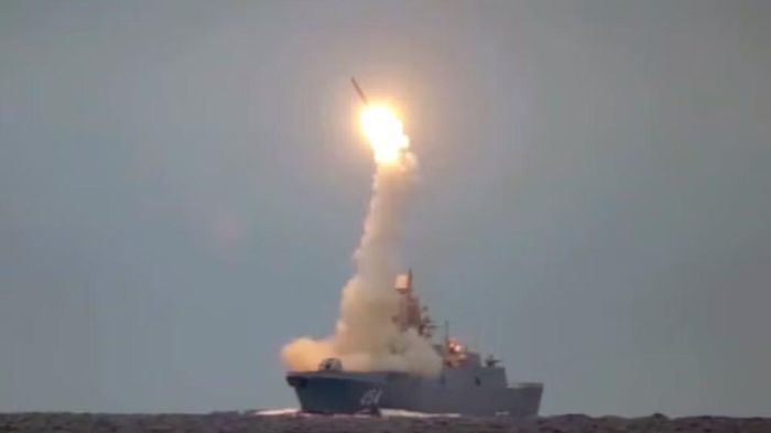 Ukraine từng nhiều lần tuyên bố Nga sử dụng loại tên lửa này để tập kích lãnh thổ, dù việc xác định chính xác loại tên lửa được sử dụng trong từng cuộc tấn công không phải lúc nào cũng đơn giản.