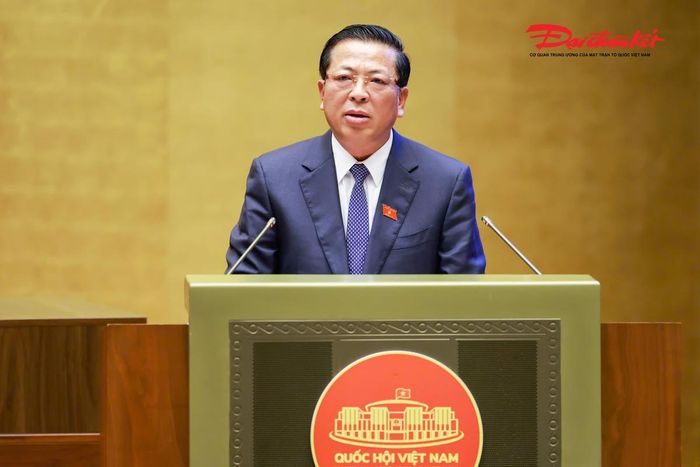 Bộ trưởng Bộ Xây dựng Trần Hồng Minh phát biểu tiếp thu, giải trình các ý kiến Đại biểu Quốc hội nêu