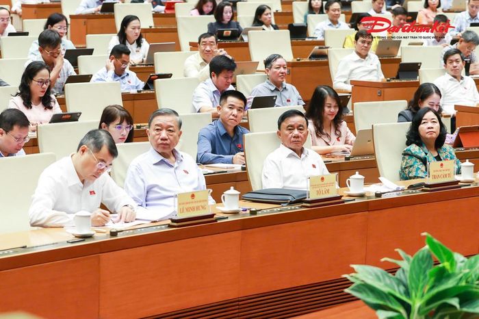 Tổng Bí thư, Chủ tịch nước Tô Lâm; Thủ tướng Chính phủ Lê Minh Hưng; Thường trực Ban Bí thư Trần Cẩm Tú; Chủ tịch UBTƯ MTTQ Việt Nam Bùi Thị Minh Hoài dự phiên thảo luận.