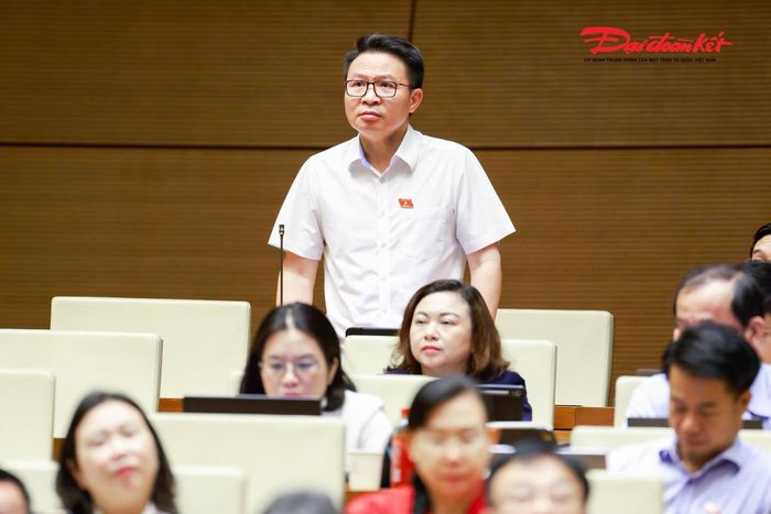 Đại biểu Nguyễn Minh Tuấn phát biểu (Ảnh: Quang Vinh)