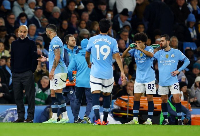 Mâu thuẫn với Kyle Walker là một trong những vết nứt lớn trong phòng thay đồ Man City. Ảnh: Reuters.