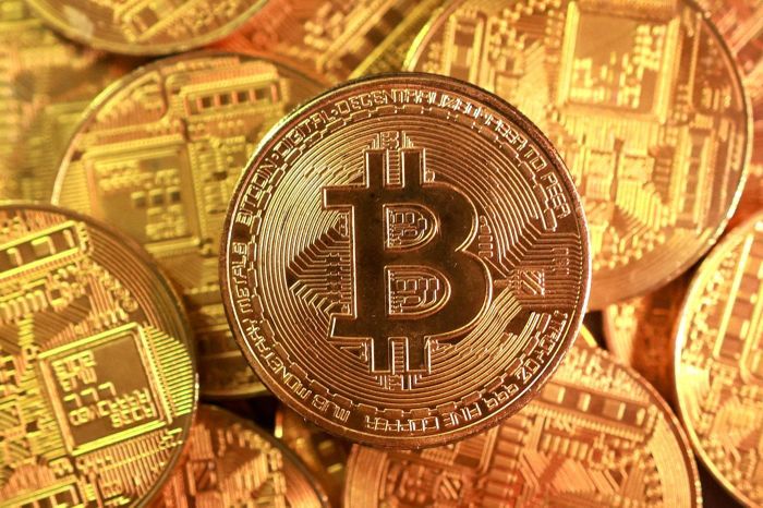 Tính chung cả tuần, Bitcoin ghi nhận mức tăng khoảng 23%, hướng tới tuần tăng điểm mạnh nhất kể từ năm 2024. Ảnh: Reuters.