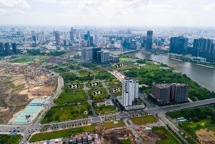UBND TP.HCM đã phê duyệt các phương án đấu giá quyền sử dụng đất đối với tổng cộng 5 lô 1.K1.5.DV (1-12), 1.K3.1.OD (3-8), 1.K3.3.HH (3-9), 1.K3.5.HH (3-12) và 1.K3.4.HH (3-5) tại Khu đô thị mới Thủ Thiêm, phường An Khánh. Các phương án này nằm trong kế hoạch tổ chức đấu giá 8 lô đất tại khu đô thị.