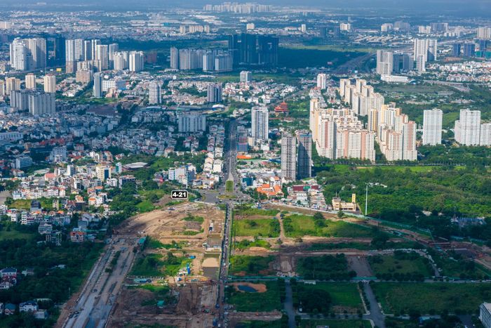 UBND TP.HCM yêu cầu việc tổ chức đấu giá các lô đất tại Khu đô thị mới Thủ Thiêm phải bám sát các chỉ đạo của Chính phủ, Thủ tướng, Ban Thường vụ Thành ủy và UBND TP.HCM, cân đối tiến độ giữa kế hoạch thực hiện dự án của nhà đầu tư đồng hành với kế hoạch tiến độ xây dựng Khu đô thị mới Thủ Thiêm, kế hoạch phát triển kinh tế xã hội của TP.HCM.