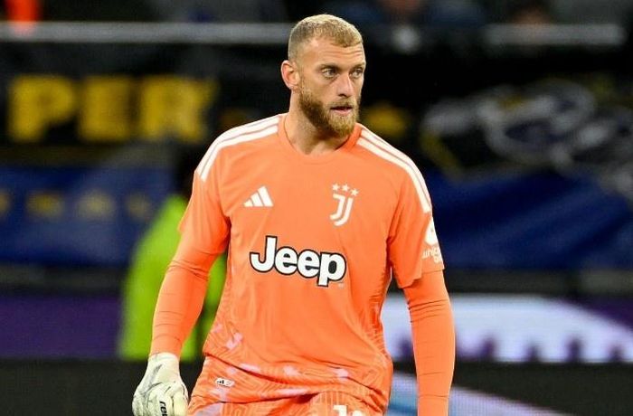  Michele Di Gregorio rời Juventus để chuyển sang khoác áo Bournemouth dưới dạng cho mượn trong một mùa giải, kèm điều khoản mua đứt. 