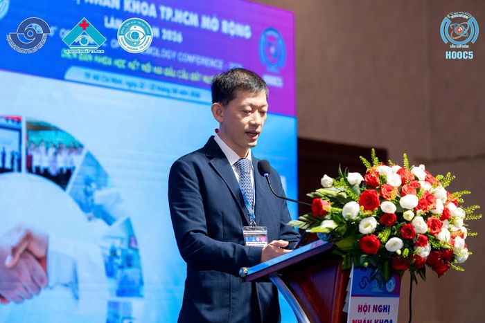  TS.BS Dương Huy Lương, Phó Cục trưởng Cục Quản lý Khám chữa bệnh, Bộ Y tế, phát biểu tại hội nghị. Ảnh: Phượng Linh. 