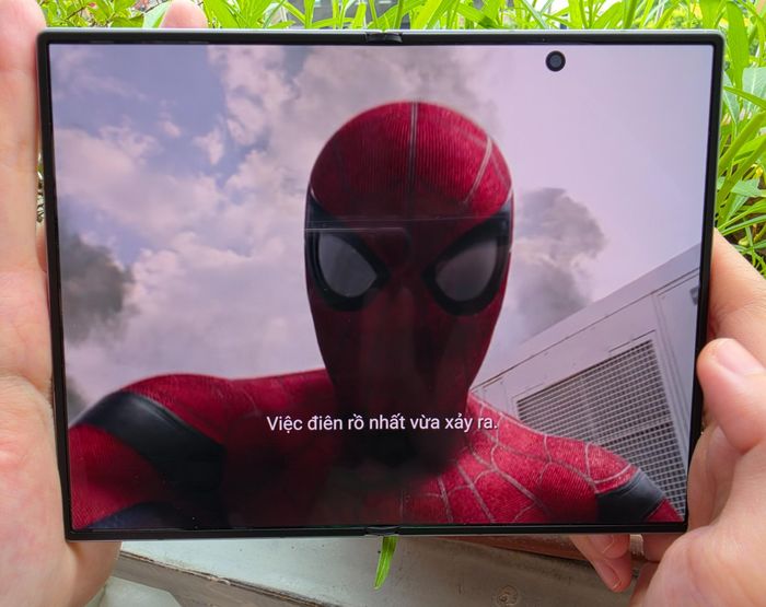 Kích hoạt cài đặt âm thanh Dolby Atmos đem lại tiêu chuẩn rạp phim với Samsung Galaxy Z Fold8.