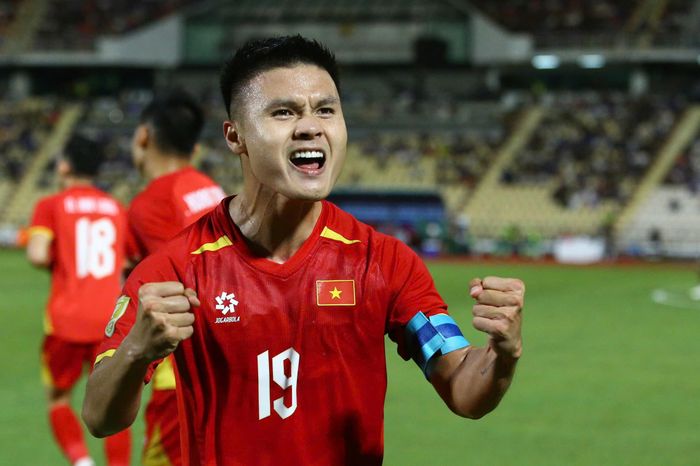 Quang Hải tỏa sáng sau khi vào sân. Ảnh: Minh Chiến.