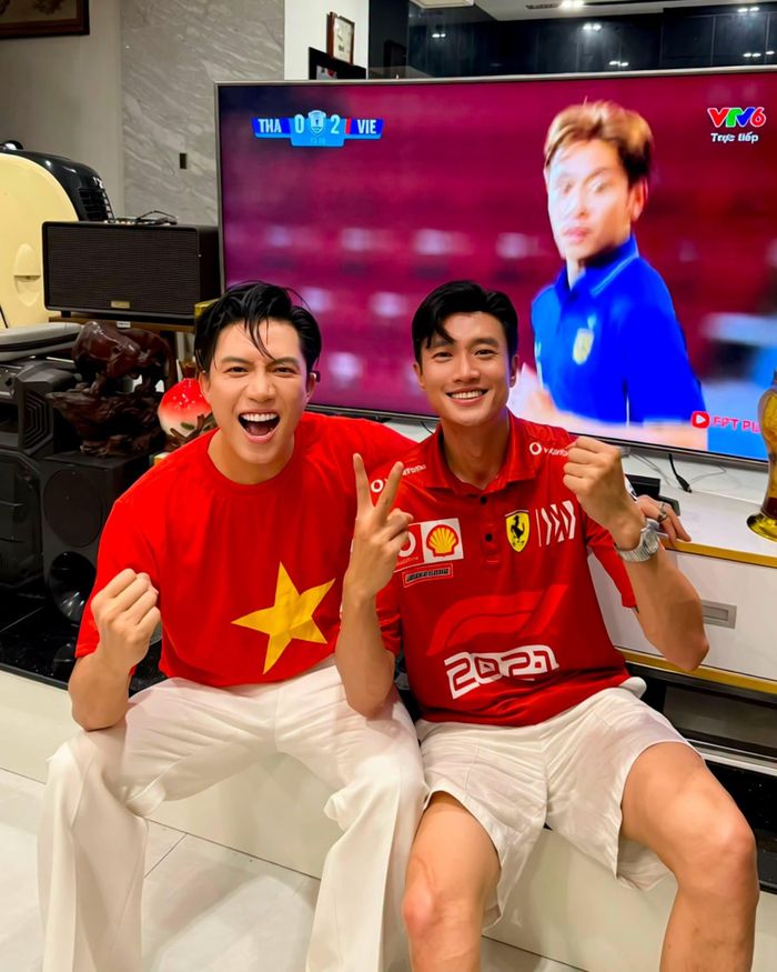 Nhiều nghệ sĩ Việt đồng loạt chia sẻ hình ảnh, trạng thái ăn mừng sau chiến thắng của tuyển Việt Nam trước Thái Lan. Ảnh: @nguyenvanchung, @anhtu.