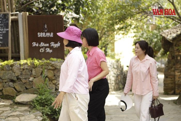 Nhiều du khách tìm đến để tham quan, chụp ảnh kỷ niệm
