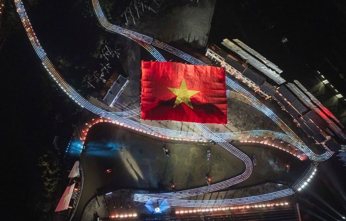 Ký Ức Hội An trở lại với phiên bản "Nón Cờ" mang theo những hình ảnh đậm tinh thần Việt Nam
