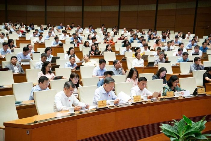 Tổng Bí thư, Chủ tịch nước Tô Lâm; Thủ tướng Chính phủ Lê Minh Hưng; Thường trực Ban Bí thư Trần Cẩm Tú và các đại biểu dự phiên họp