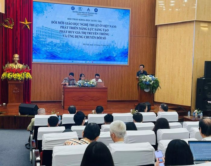 Nhà nghiên cứu âm nhạc Nguyễn Quang Long cho rằng, vấn đề đặt ra đối với giáo dục âm nhạc là sự cần thiết phải kết nối công nghệ với nhà trường, nghệ sĩ, không gian biểu diễn