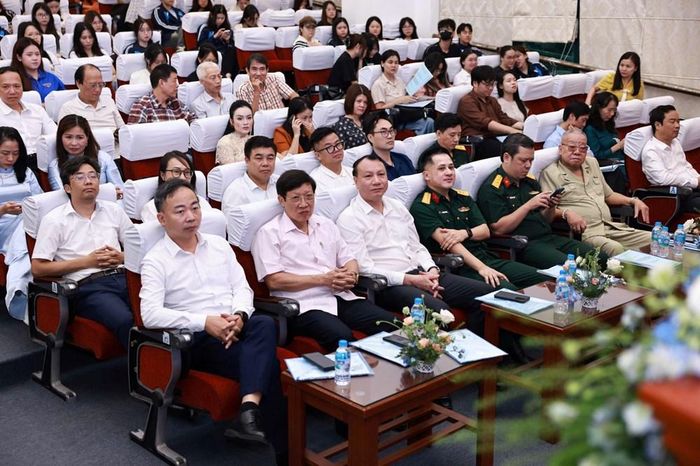 Các đại biểu dự Hội thảo