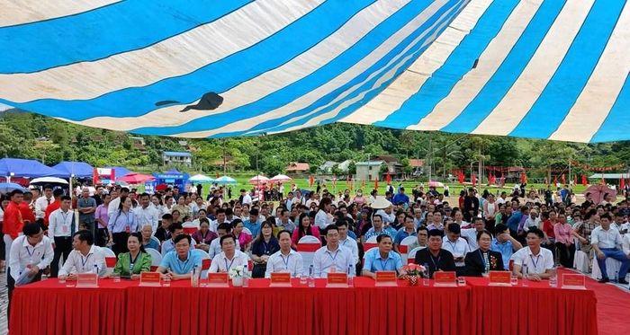 Sự hội tụ của nhiều địa phương, đơn vị và cộng đồng dân cư không chỉ làm phong phú thêm không gian ngày hội mà còn tạo cơ hội tăng cường giao lưu, kết nối, quảng bá hình ảnh, con người và bản sắc văn hóa Mường Chiên, mở ra cơ hội hợp tác trong phát triển du lịch