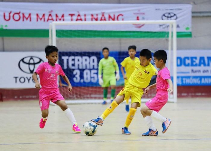 Những màn tranh chấp quyết liệt tại Giải bóng đá U9 toàn quốc Toyota Cup 2026 trước vòng bán kết