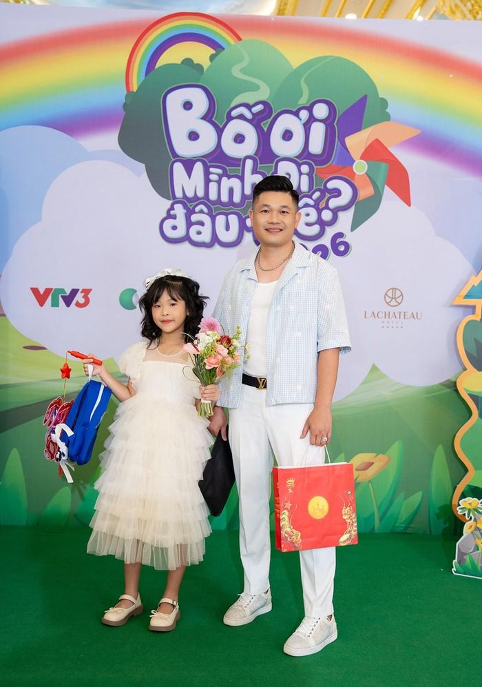 Bố Cường Cá và bé Thỏ (8 tuổi)