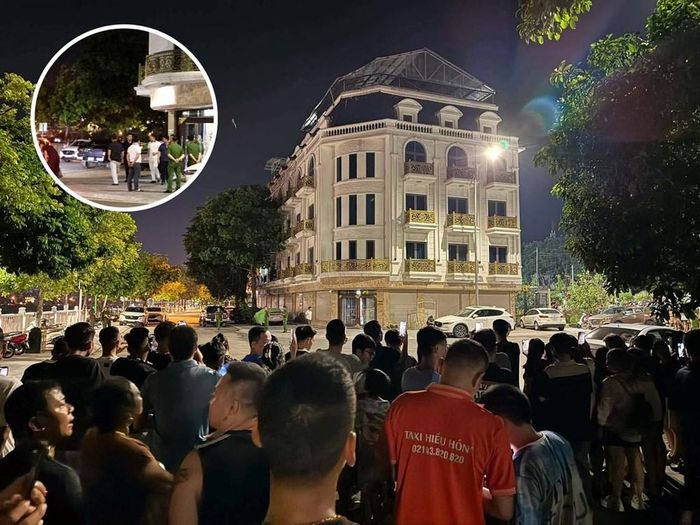 Đông người dân tập trung tại nhà riêng của Hải Sapa TV tối ngày 21.8