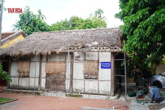 Ngôi nhà tranh vách đất - nơi cụ Phan từng sinh sống trong thời gian bị giam lỏng và quản thúc tại Huế, đang xuống cấp nghiêm trọng. Ảnh: S.Thùy