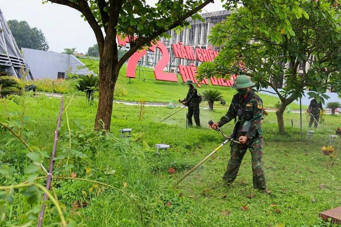 Di tích Quốc gia đặc biệt Chiến trường Điện Biên Phủ là nơi lưu giữ nhiều dấu tích, hiện vật và không gian gắn với Chiến thắng Điện Biên Phủ năm 1954. Đây cũng là địa chỉ thường xuyên đón đông đảo người dân, du khách, học sinh, sinh viên đến tham quan, học tập và tìm hiểu truyền thống cách mạng