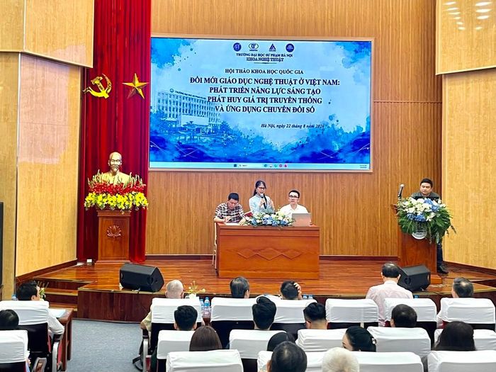 Quang cảnh Hội thảo khoa học quốc gia "Đổi mới giáo dục nghệ thuật ở Việt Nam: Phát triển năng lực sáng tạo, phát huy giá trị truyền thống và thích ứng chuyển đổi số"