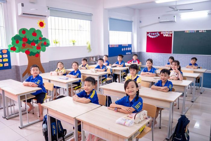 Bộ GDĐT hướng dẫn các địa phương thực hiện tiêu chuẩn bàn ghế học sinh theo quy định