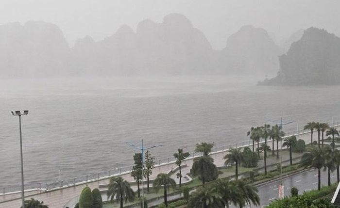 Cảnh báo: Điều kiện thời tiết nguy hiểm có thể gây lật, chìm hoặc hư hỏng tàu cá, tàu vận tải, tàu du lịch và các phương tiện hoạt động trên biển...