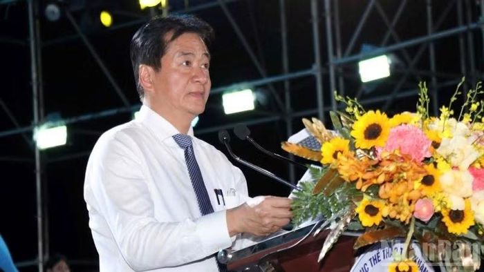 Đồng chí Nguyễn Long Biên, Phó Chủ tịch Thường trực Ủy ban nhân dân tỉnh phát biểu. (Ảnh: VŨ TÂN)