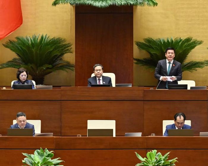 Chủ tịch Quốc hội Trần Thanh Mẫn và các Phó Chủ tịch Quốc hội chủ trì, điều hành phiên họp. (Ảnh: THỦY NGUYÊN)