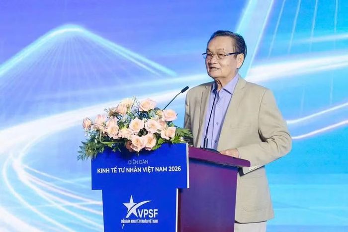 Tiến sĩ Trần Du Lịch chia sẻ kinh nghiệm tại phiên làm việc. (Ảnh: Trung ương Hội Doanh nhân trẻ Việt Nam cung cấp)