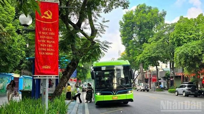 Hà Nội tăng cường phương tiện công cộng để bảo đảm nhu cầu đi lại của nhân dân và du khách trong dịp lễ Quốc khánh 2/9.