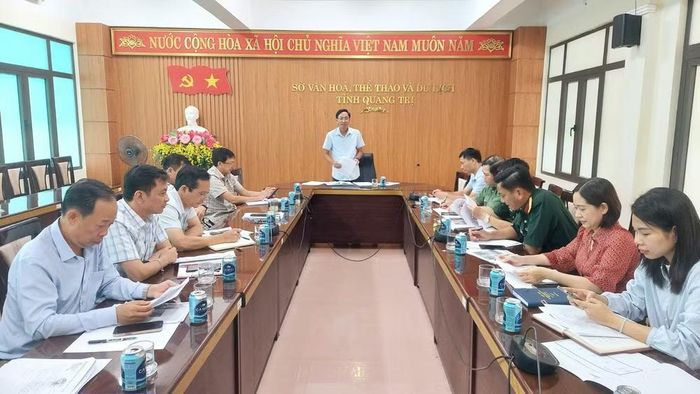 Giám đốc Sở Văn hóa Thể thao và Du lịch Quảng Trị Lê Minh Tuấn phát biểu kết luận Hội nghị triển khai kế hoạch Chương trình đi bộ “Cùng Việt Nam tiến bước” năm 2026. (Ảnh: HƯƠNG GIANG)