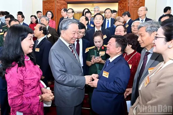 Tổng Bí thư Tô Lâm nói chuyện thân mật với các đại biểu trí thức, nhà khoa học, văn nghệ sĩ ngày 6/8/2025.
