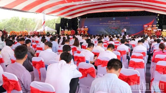 Quang cảnh lễ khởi công. (Ảnh: QV)