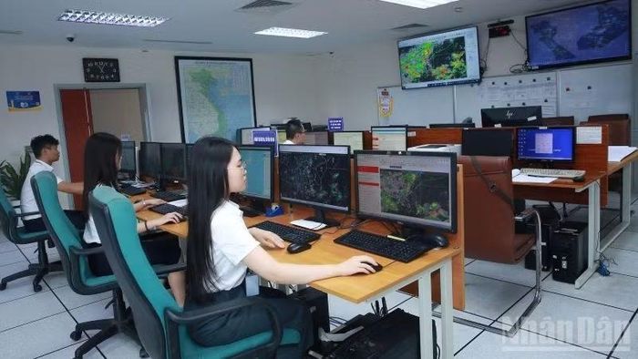 Từ nay đến ngày 24/8, tại các phân khu 1 và 2 thuộc quyền điều hành của ACC Hà Nội, dự báo xuất hiện dông, sét, mưa rào mạnh, gió giật. (Ảnh: THÙY DUNG)
