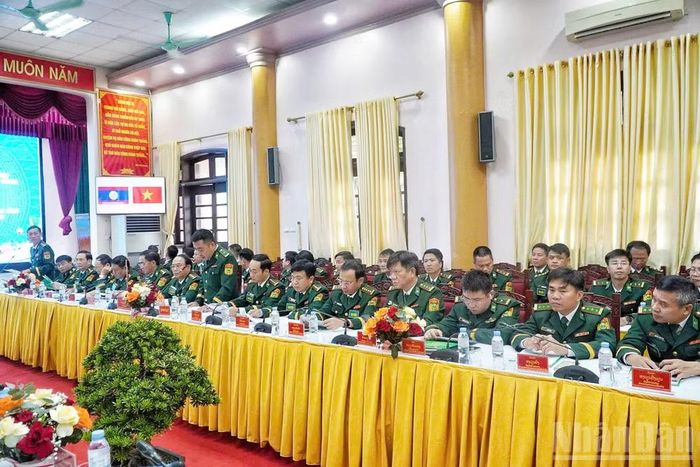 Đoàn đại biểu Ban Chỉ huy Bộ đội Biên phòng tỉnh Nghệ An tham dự hội đàm. (Ảnh: Đình Phượng)