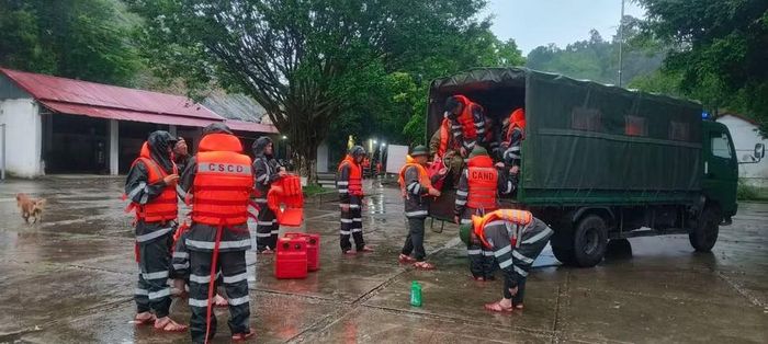 Lực lượng Cảnh sát cơ động, Công an tỉnh Lạng Sơn được huy động để ứng phó với diễn biến thời tiết xấu. (Ảnh: CALS)