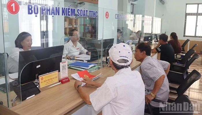 Sở Nông nghiệp và Môi trường, Ủy ban nhân dân các xã, phường, đặc khu cần nâng cao chất lượng giải quyết thủ tục hành chính trong lĩnh vực đất đai.