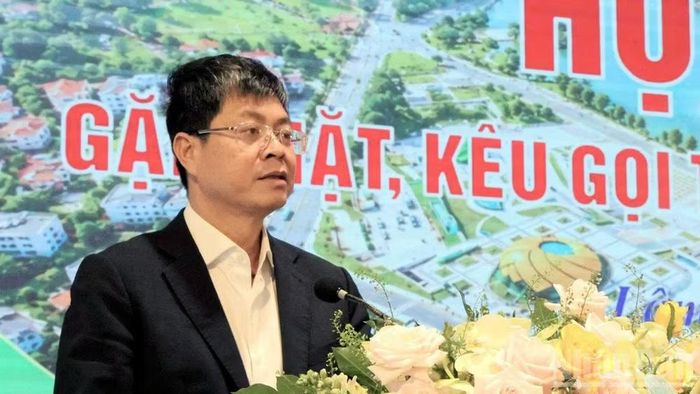Phó Chủ tịch Ủy ban nhân dân tỉnh Lâm Đồng Nguyễn Hồng Hải phát biểu ý kiến tại hội nghị. (Ảnh: Mai Văn Bảo)