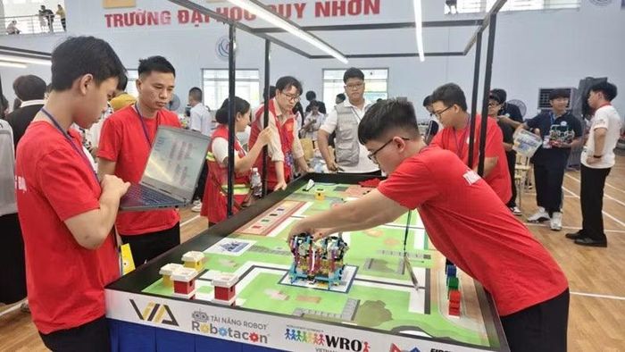 Các thí sinh chuẩn bị kỹ càng trước giờ thi đấu. (Ảnh: Lương Tùng)