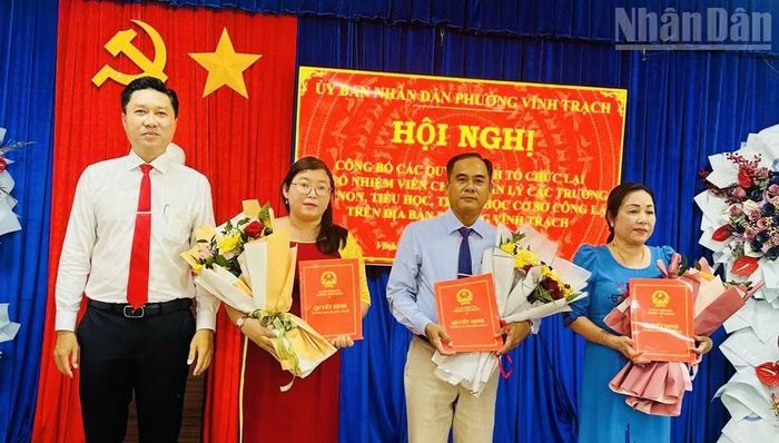 Đồng chí Ngô Hiếu Dân, Bí thư Đảng ủy, Chủ tịch Hội đồng nhân dân phường Vĩnh Trạch. (Ảnh lãnh đạo phường cung cấp)