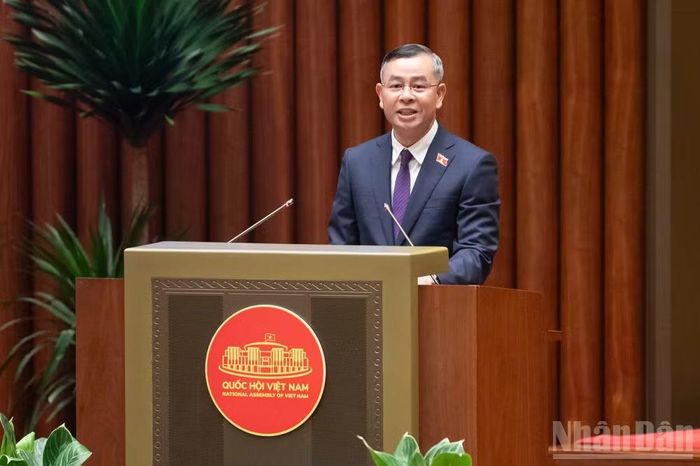 Bộ trưởng Tài chính Ngô Văn Tuấn giải trình, làm rõ một số vấn đề đại biểu Quốc hội nêu. (Ảnh: DUY LINH)