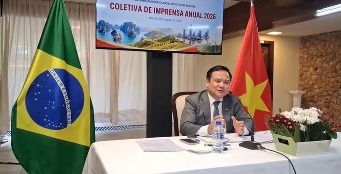 Đại sứ Bùi Văn Nghị chia sẻ tại buổi họp báo. (Ảnh: Đại sứ quán Việt Nam tại Brazil cung cấp)