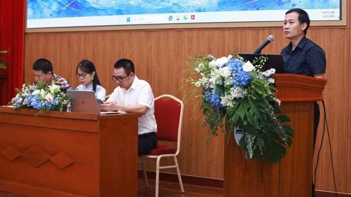 Nhà nghiên cứu âm nhạc, nhạc sĩ Nguyễn Quang Long trình bày tham luận tại hội thảo. (Ảnh: BTC)