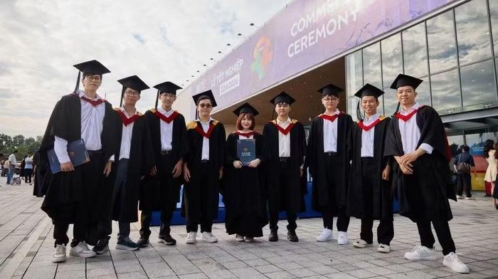 Các tân cử nhân, tân kỹ sư Trường đại học Quốc tế Miền Đông nhận bằng tốt nghiệp năm 2026. (Ảnh: EIU cung cấp)