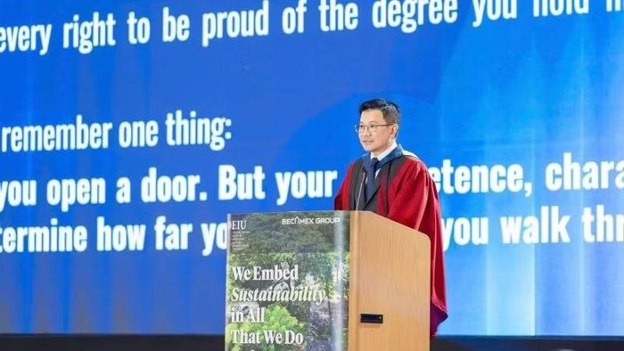 Chủ tịch Hội đồng Trường đại học Quốc tế Miền Đông Nguyễn Tấn Lợi phát biểu ý kiến tại buổi lễ. (Ảnh: EIU cung cấp).