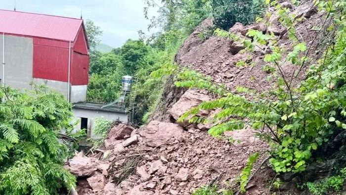 Sạt lở đất vào nhà hộ dân tại xã Biên Sơn, tỉnh Bắc Ninh. (Ảnh: BG)