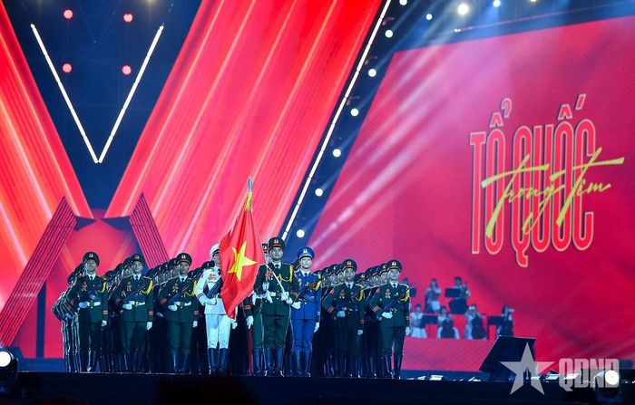 Sự hiện diện của 68 quân nhân Trường Sĩ quan Lục quân 1-lực lượng tham gia lễ duyệt binh tại Quảng trường Đỏ (Moscow, Liên bang Nga) mang lại dấu ấn đặc biệt cho Chương trình chính luận nghệ thuật “Tổ quốc trong tim” năm 2025. Ảnh: TUẤN HUY 