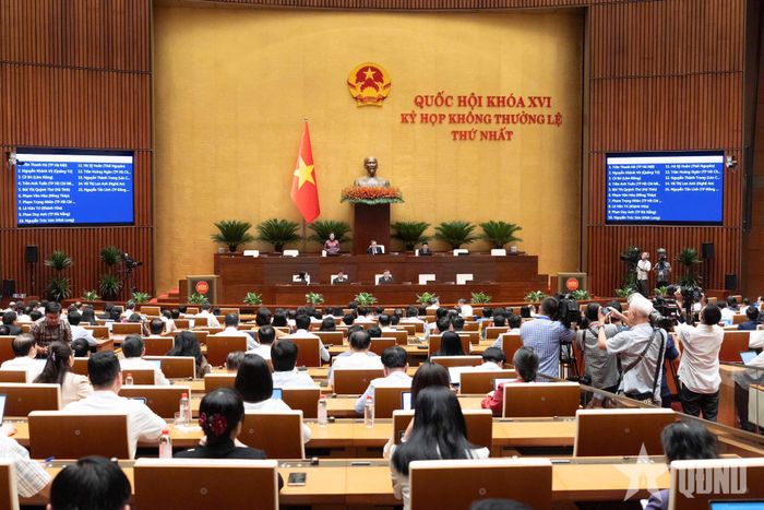 Quang cảnh phiên họp. 